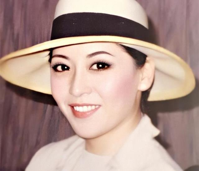 香港女枭雄陈岚18岁被母亲卖进舞厅甘做向华强背后的女人