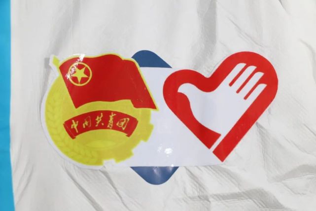 青年志愿者弘扬雷锋精神,抗"疫"有我