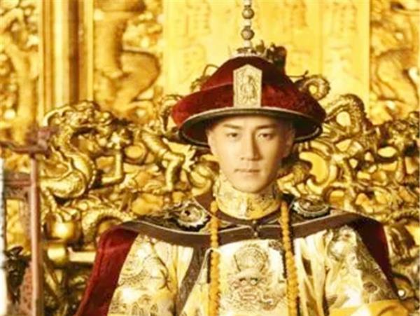 因为,乌雅氏也是和康熙生下了六个孩子,而且自己的儿子雍正最后成了