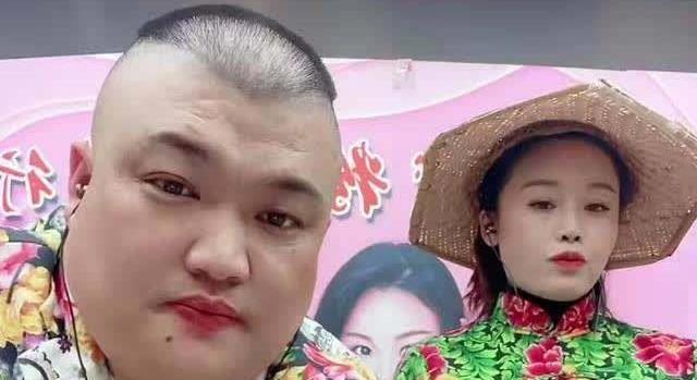 草帽姐深陷婚姻危机老公偷偷给前女友100万草帽姐憔悴不堪