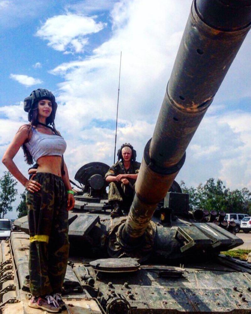俄罗斯31岁女发言人太漂亮被外媒称“邦女郎”，网友：国防小可爱海贼之烈阳大将