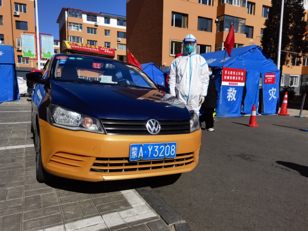 学雷锋见行动内蒙古有爱雷锋精神长存