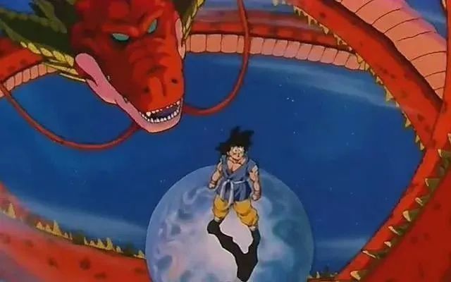 召唤出的红色神龙比后来天神制造的龙珠,也就是我们经常看到的绿色