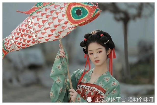 跟刘晓庆的武则天学少女感双髻这样梳更好看