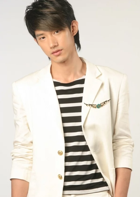 吴建飞:从穷小子到周杰伦师弟,还是《铠甲勇士》男主,当爸后38岁还是