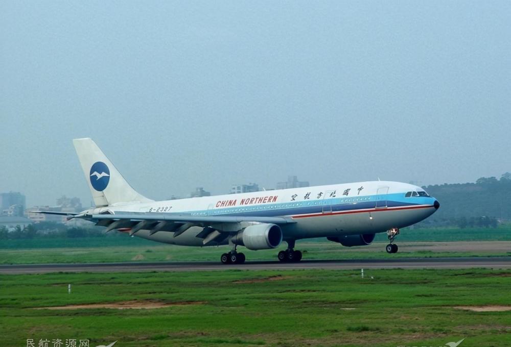 飛翔在大興安嶺雪山之上曾經的中國北方航空公司擁有的客機小記