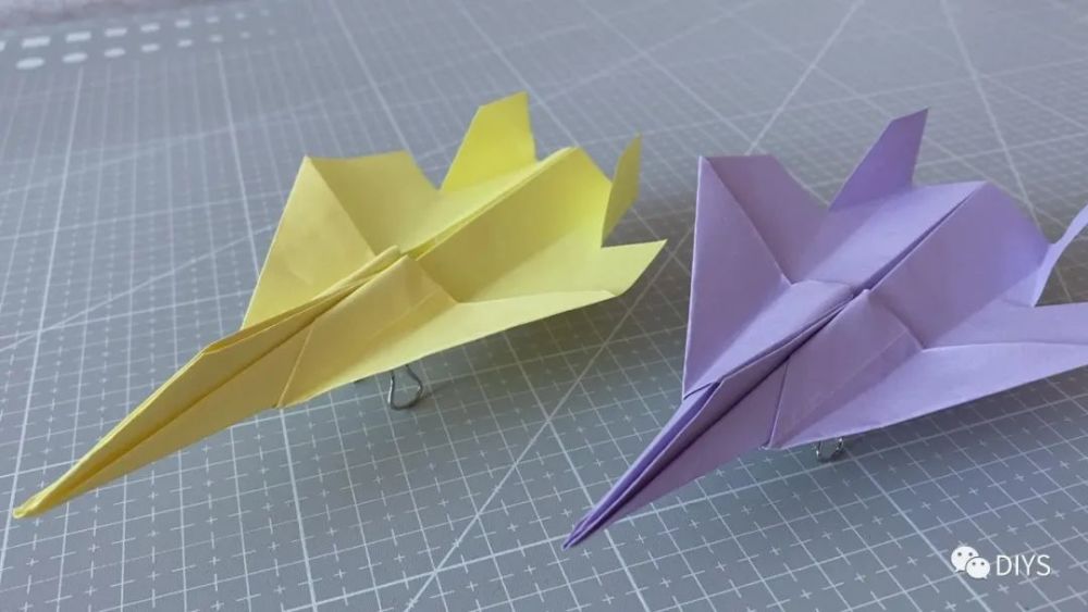手工折纸一架能飞很远的f14战斗机