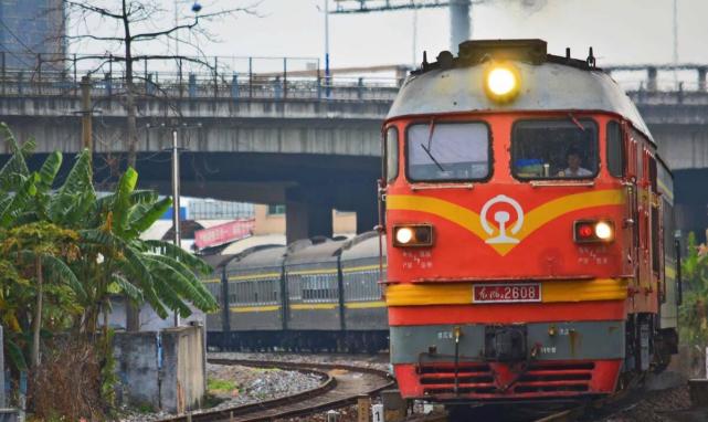 事前值乘睡觉事后撒谎逃避记97年长大线828列车冲突重大事故