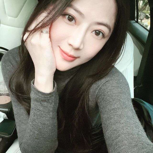 言承旭前女友张熙恩宣布结婚,晒闪耀婚戒,丈夫为大5岁金融精英