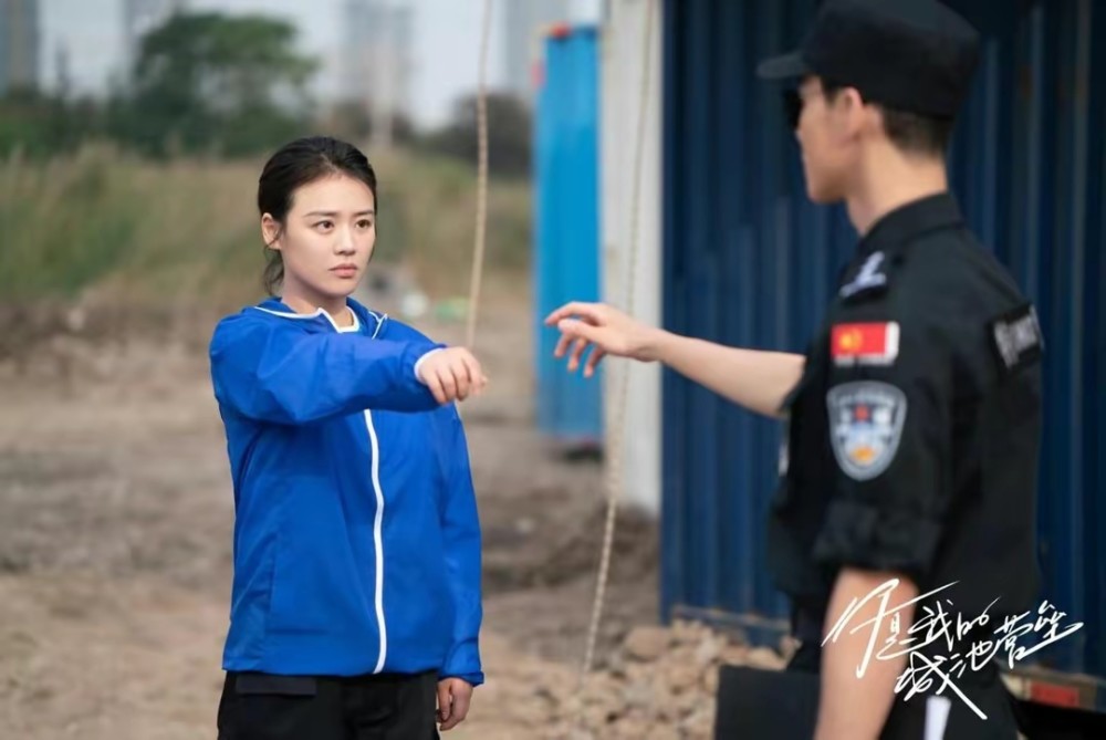 馬思純飾演的李曉楠就是生活中很普通的女孩,為了能夠買房,白天在房