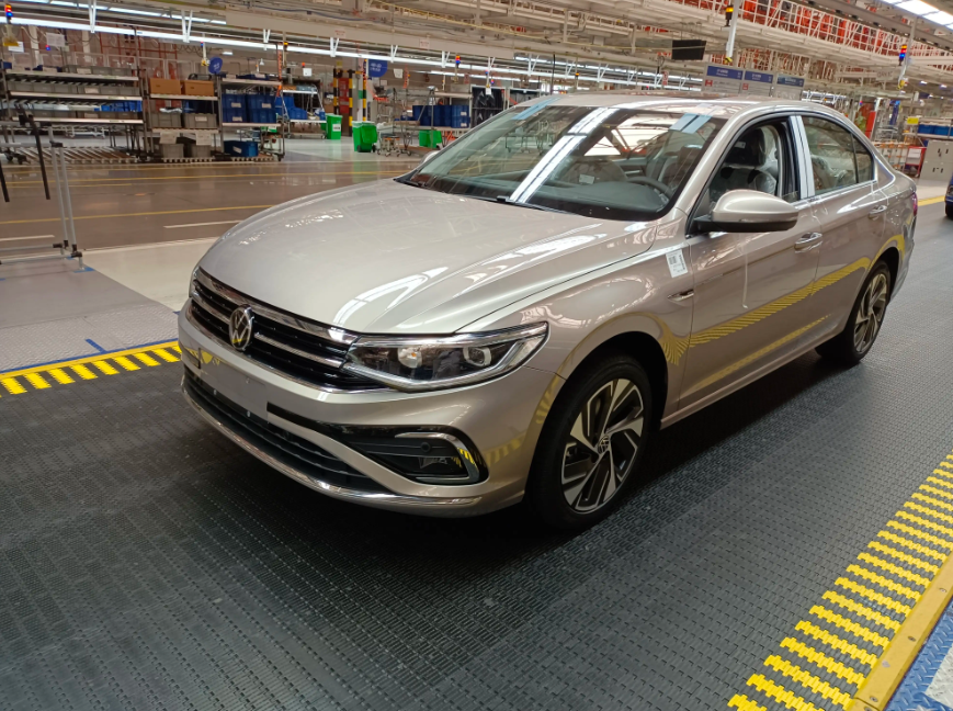 2022款一汽大众宝来工厂曝光外观化身小迈腾内饰不再套娃