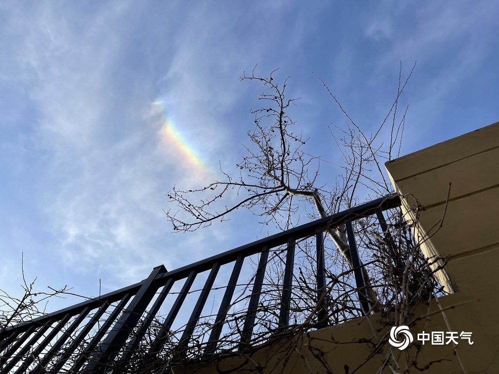 天空中的微笑北京现环天顶弧奇观