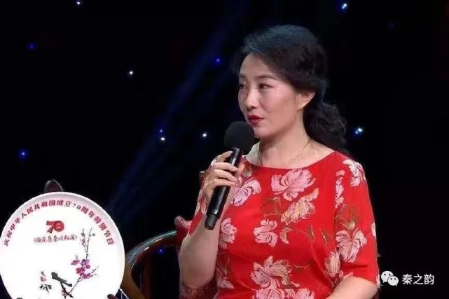 汉族,宁夏石嘴山市人,1974年7月出生,大专学历,中共党员,国家一级演员