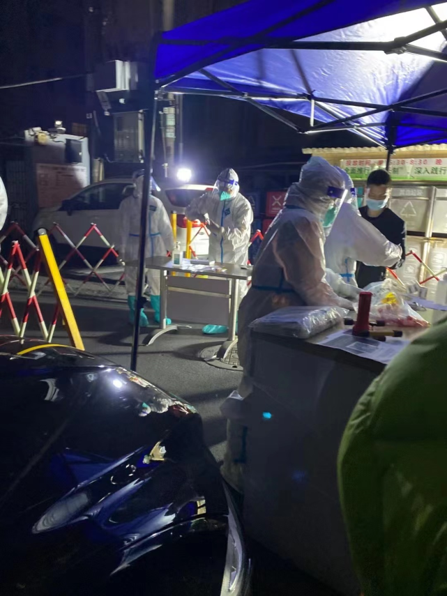 病例2,上城区望江街道新杭派服饰城店员,现住址为上城区秋涛路婺江三