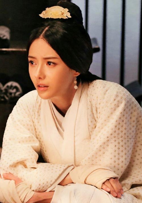 三国第一美女甄宓为何会被曹丕赐死嘴中还被塞满米糠