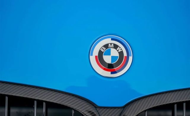 实拍新款宝马m8,特别版的logo帅不帅?