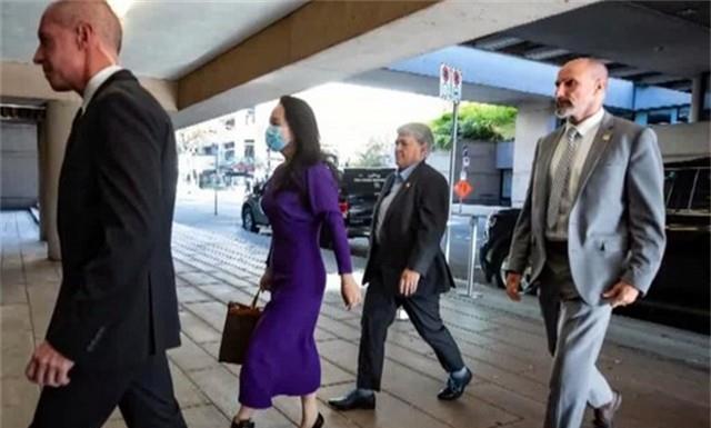 孟晚舟的坎坷情史:2段婚姻4个孩子,前夫成谜,现任丈夫很优秀