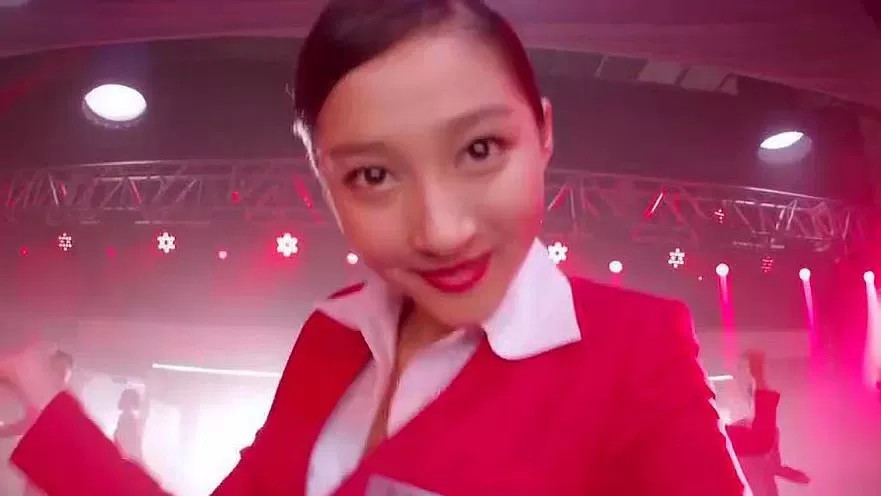 关晓彤这才想起自黑四条路都被堵死她只剩这个办法了