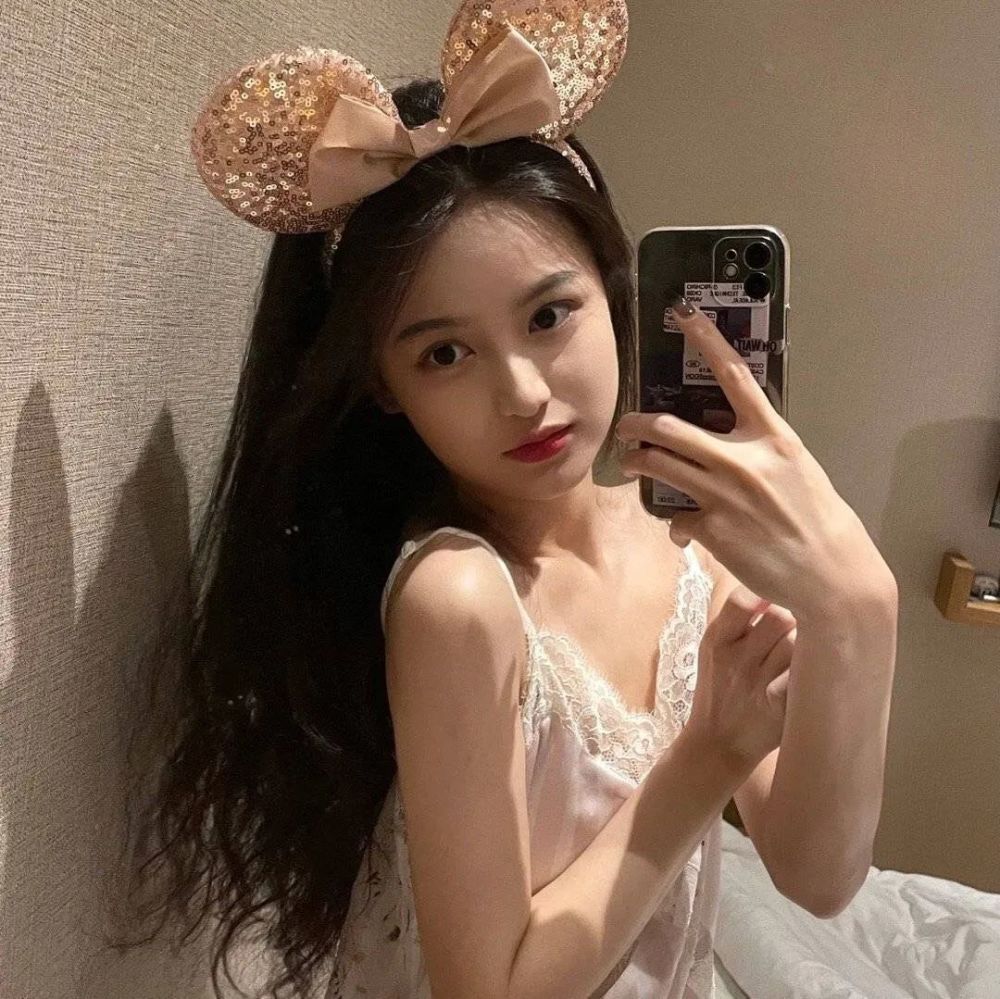 女生头像|风停在窗边,嘱咐你要热爱这个世界_腾讯新闻