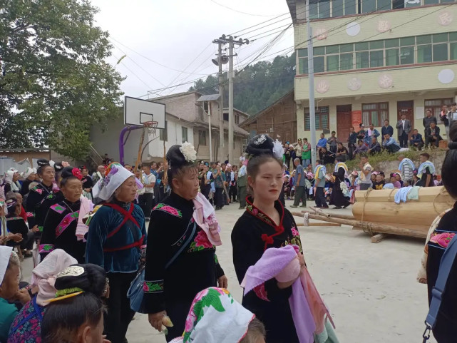 近日,发生在贵州黔东南雷山的一幕实属与众不同.