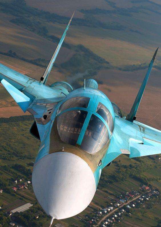 苏-34战斗轰炸机苏-34战斗轰炸机从性能上来看,同时具备了苏-24大载弹