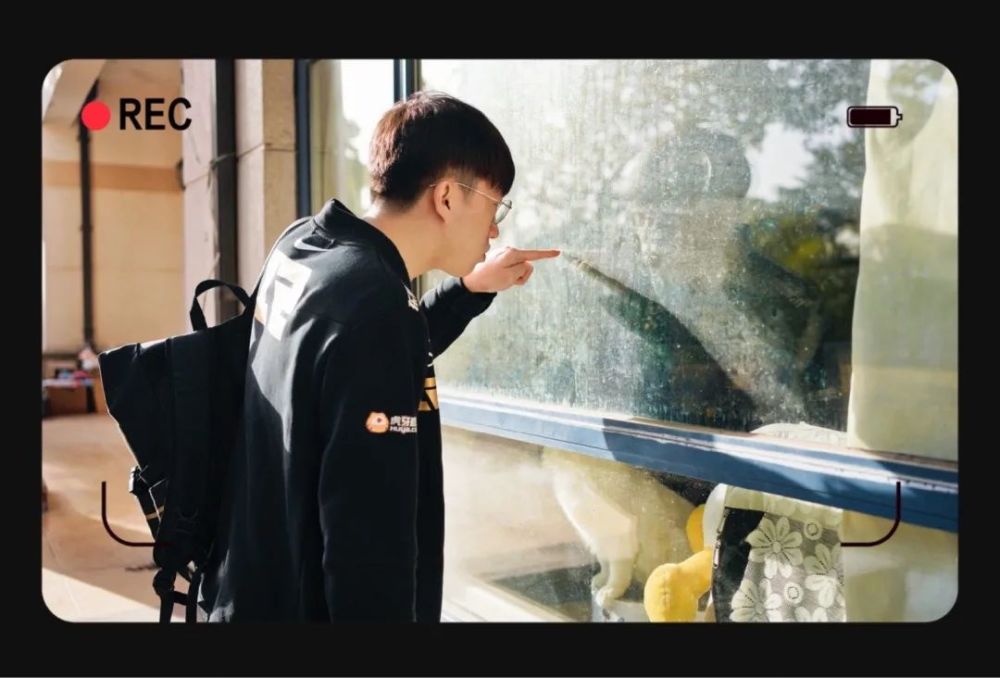 mifengaaa绝地求生主播哇!今天又是为蜜蜂美貌心动的一天,甜酷美