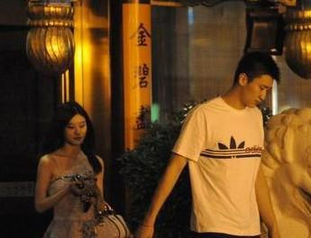 各自潇洒中国男篮孙悦传婚变妻子独自在外传绯闻孙悦也没闲着