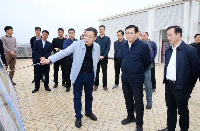 王进足一行先后前往前亭工业园,赤湖工业园,万安工业园,实地了解各