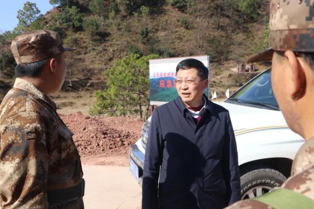 环江红以"四不两直"方式到姜州镇 鲹鱼河镇暗访督导森林草原防灭火