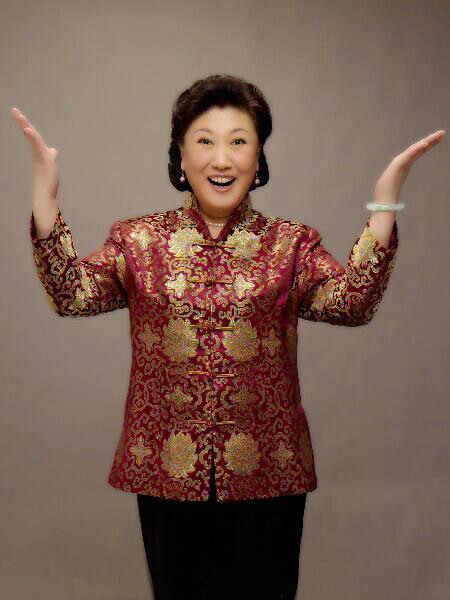 李萱8年内父母双亡被传败光母亲高秀敏7套房产如今过得怎样