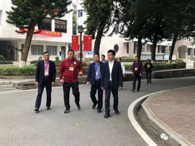 南安市教育局和梅山镇主要领导到国光中学关心指导工作