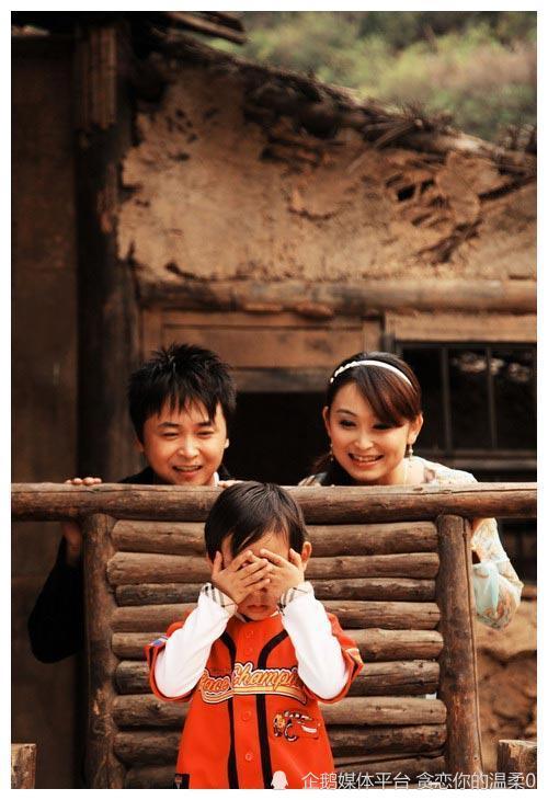 冯晓泉曾格格,双方父母4位老人簇拥起幸福,儿子音乐天分高插图11