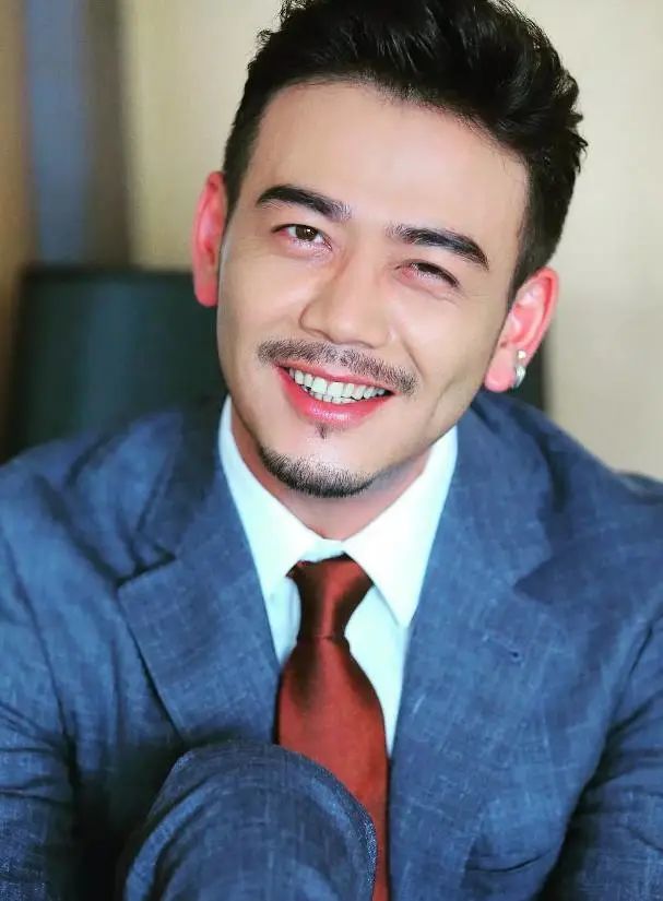 杨烁,中国内地影视男演员,毕业于中央戏剧学院表演系本科班.