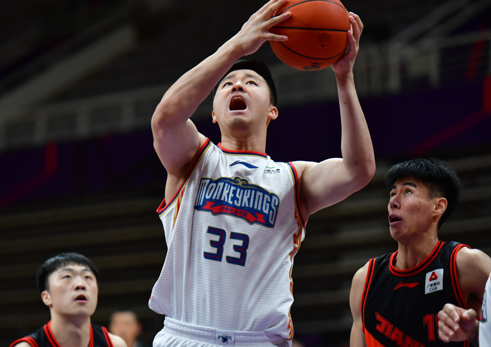 (体育)篮球——cba第三阶段:南京同曦宙光胜江苏肯帝亚(2)