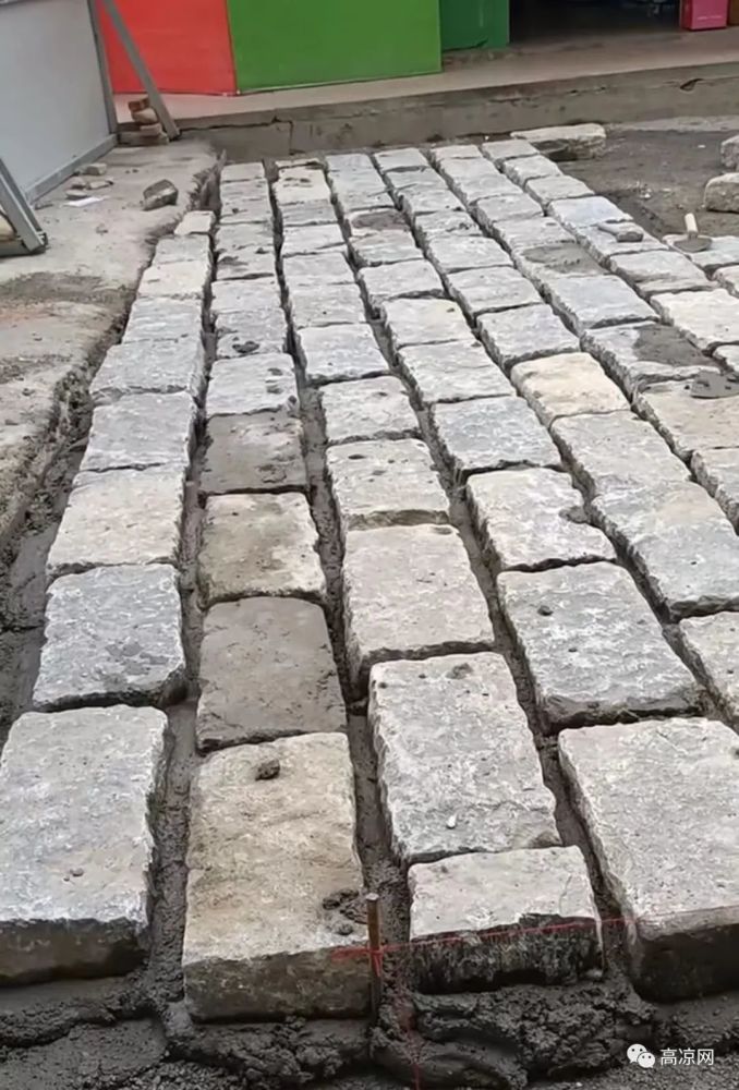 茂名百年历史青石路正在原样铺设回来