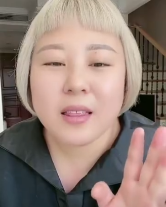 方丈回归娱乐直播叫嚣治治那些不服我的人小伊伊三亚掉海里受伤在家躺