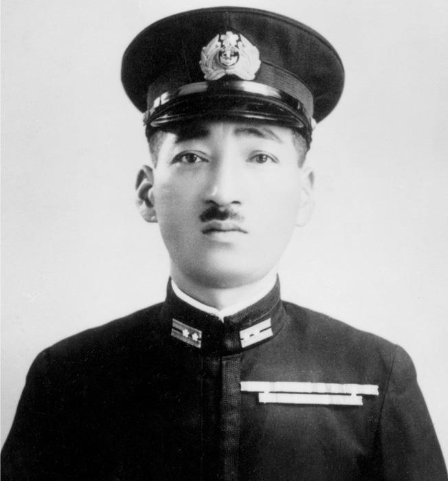 毕业后,美津雄被成为日本海军的海军官校学生,也成功申请为海军航空队