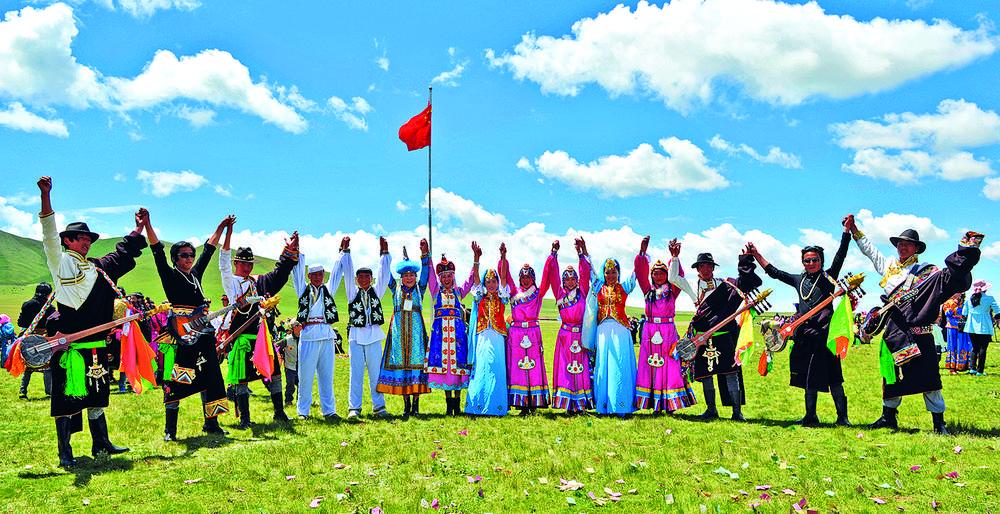 手拉手心连心共同建设民族团结一家亲的和谐家园