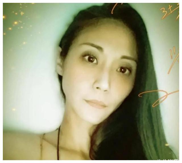 47岁女星刘绰琪罕见出镜双颊凹陷瘦至见骨曾自爆患人格障碍症