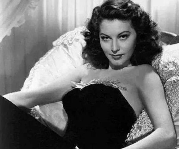 二战女艳谍辛西娅用身体换取情报拯救英国的月亮女神