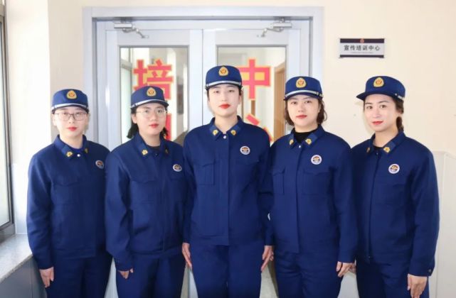 说起消防员,人们的脑海中首先浮现的往往是火场中逆行的消防战斗员或