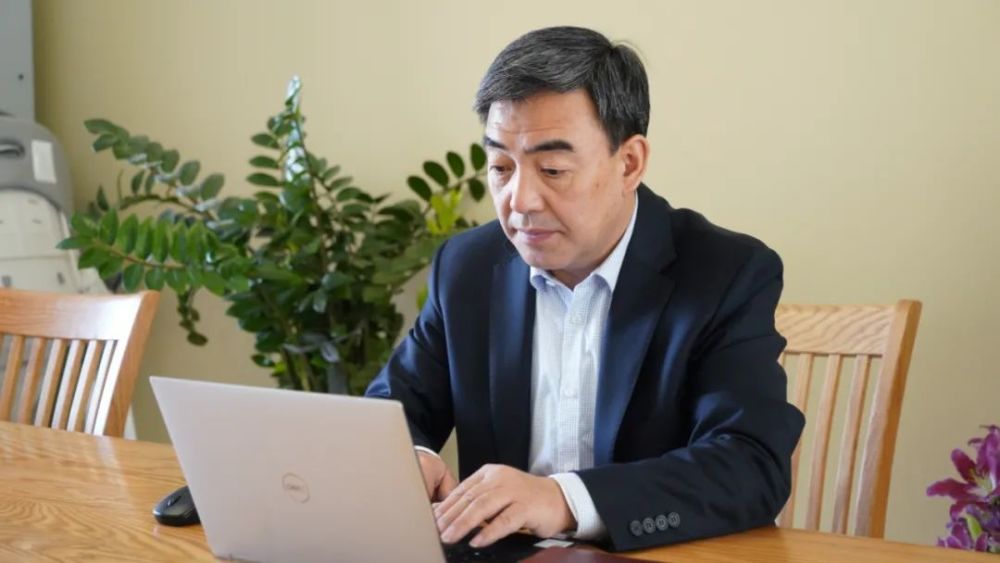 带着提案上两会住宁全国政协委员马宗保搭好连心桥把群众的心声带到