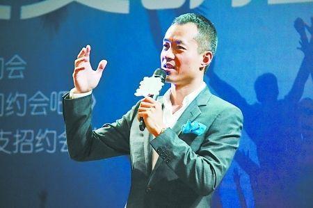 邱启明现状曝光昔日意气风发的他为何如今只能开饭店维持生计