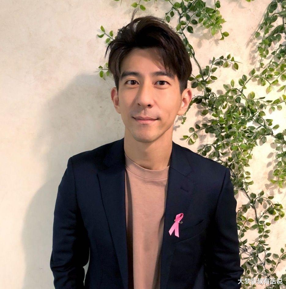 6帅哥高铁车厢唱生日快乐歌!寿星迎面走来"竟是修杰楷"羞到脸红_腾讯