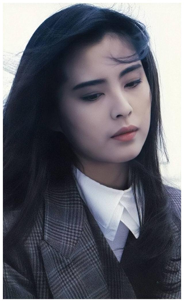 一张电影海报就勾起观众的期待港片女神王祖贤要复出