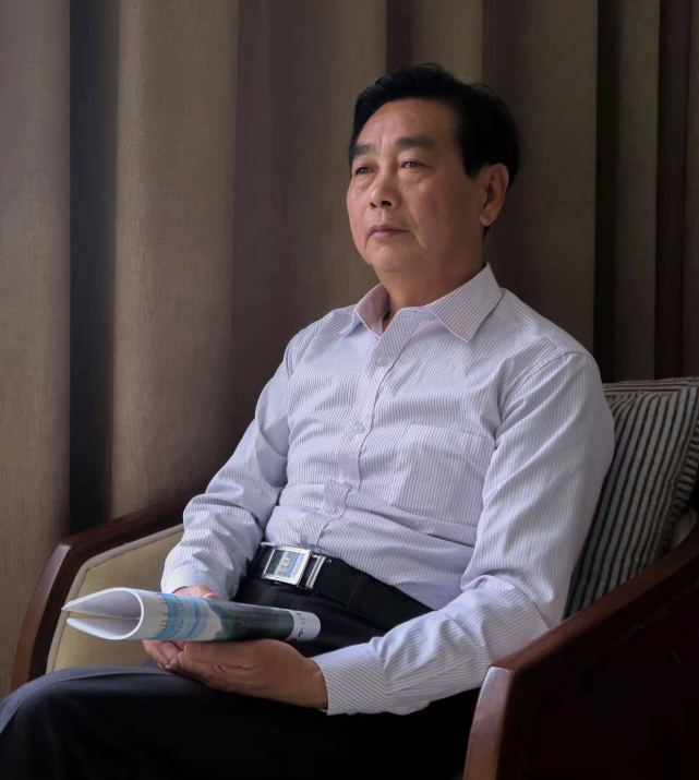 名家佳作书法家洪岩