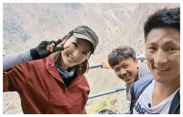 陈贝儿,娱乐圈的骄傲!她与老公的结婚照,离婚后仍然相信爱情