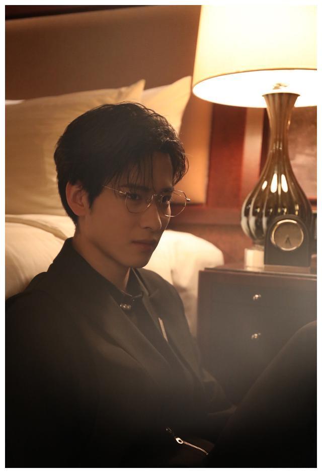 吴昊泽新剧蕨草少女的白日梦定档饰演漫画师凤流清一角引期待