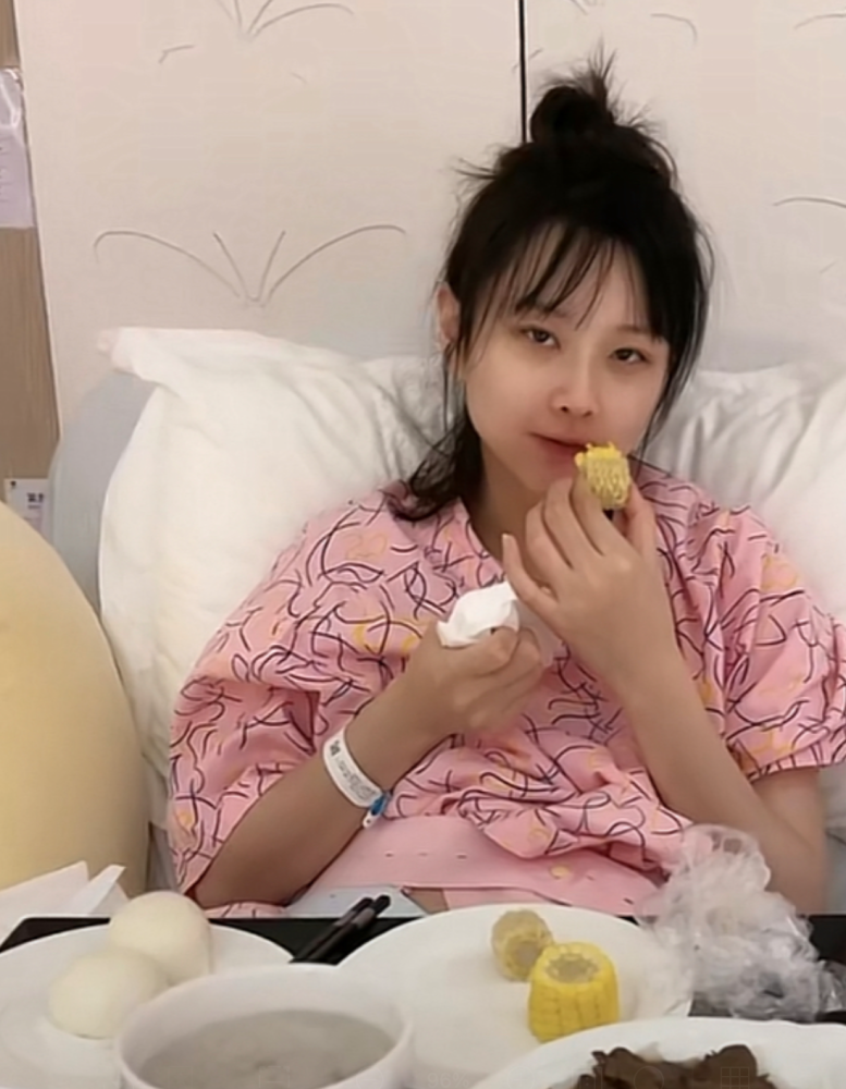 恭喜26岁知名车模网红苏宁生子去年9月官宣与摄影师结婚