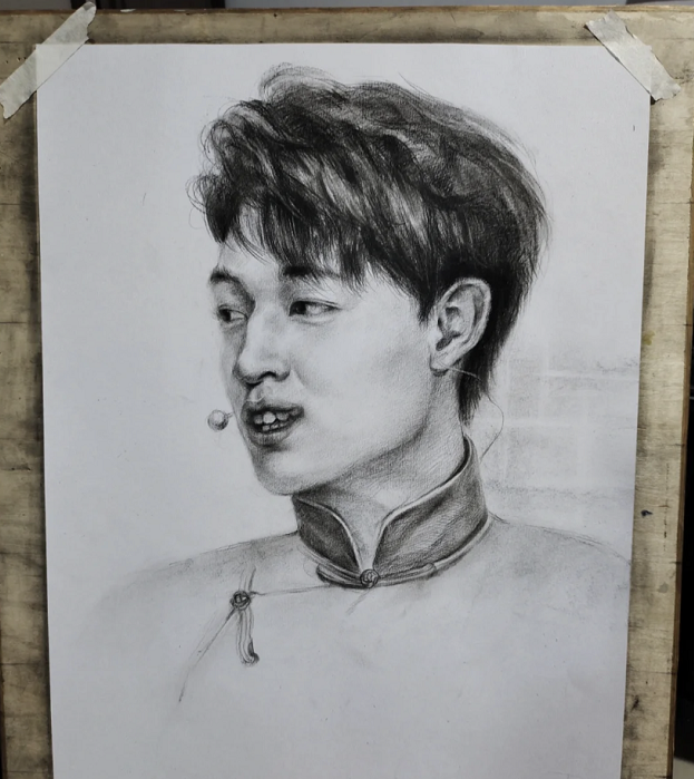 美术生考题《秦霄贤》走红,画老秦挺费炭棒的,是进丐帮了吗?_腾讯新闻